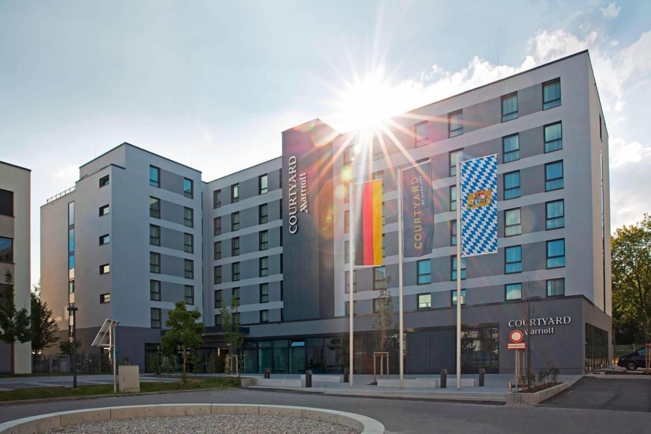 Hôtel Courtyard By Marriott Oberpfaffenhofen Munich South à Gilching Extérieur photo